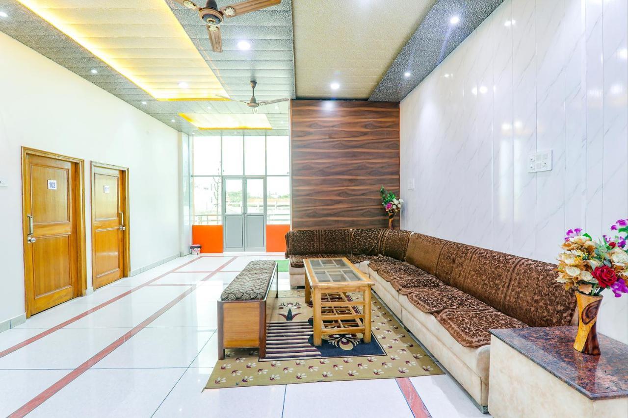 Capital O 64299 Hotel Suncity Juhi Bari Dış mekan fotoğraf